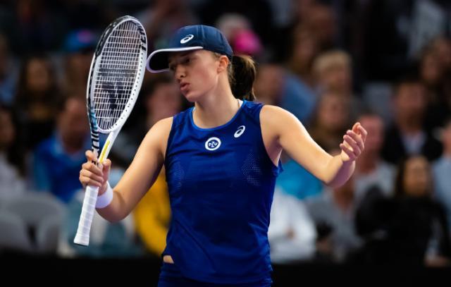 开云体育下载-斯瓦泰克无缘总决赛决赛 对前十15连胜惨遭终结